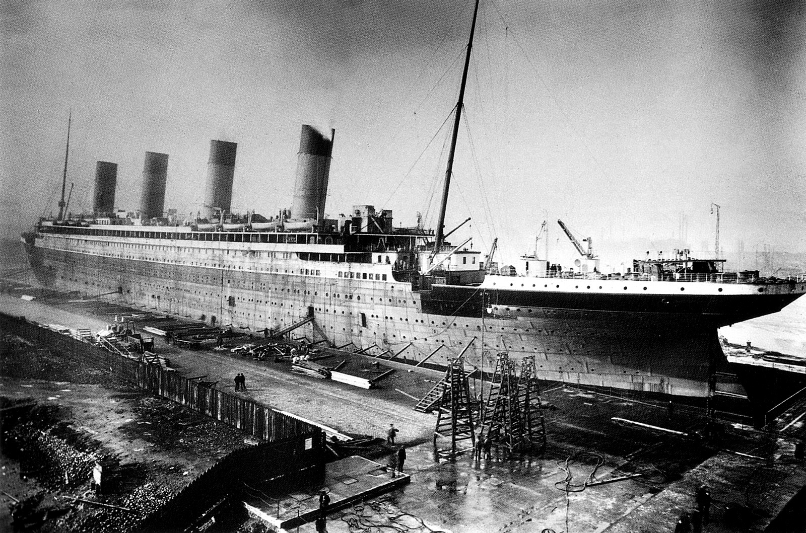 Titanic under construction, 1912